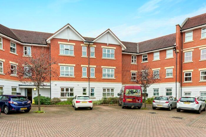 2 Bedroom Flat To Rent In Bell Chase, Aldershot GU11