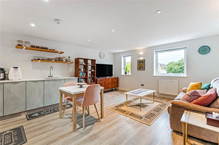 2 Bedroom Apartment For Sale In Onslow Road, Guildford, Surrey, GU1
