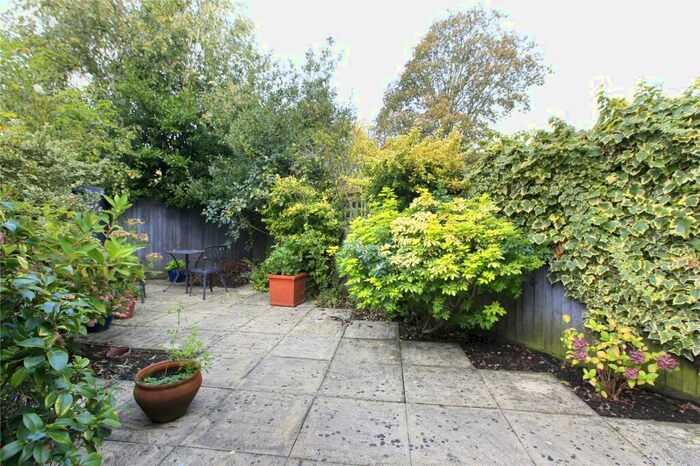 4 Bedroom Mews To Rent In Fernbank Mews, Clapham South, London, SW12