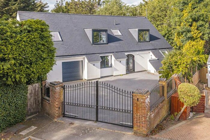 6 Bedroom House To Rent In White Orchards, Whetstone, N20