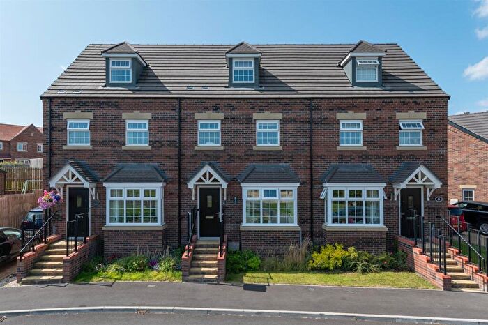 3 Bedroom Town House For Sale In Robin Lane, Menston, LS29