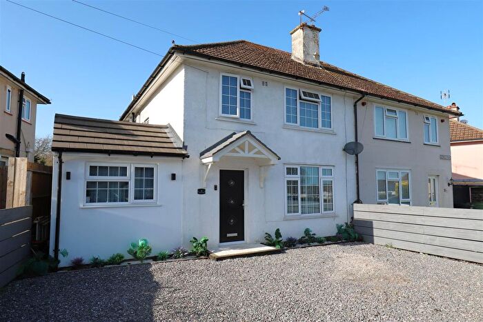 3 Bedroom Semi-Detached House For Sale In Derby Road, Maidstone, ME15