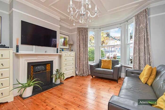 4 Bedroom Terraced House To Rent In Bow Lane, North Finchley, N12