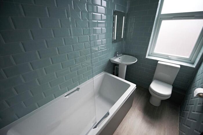 3 Bedroom Property To Rent In Meadow View, Hyde Park, Leeds, LS6