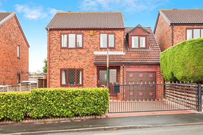 4 Bedroom Detached House For Sale In Batley Road, Kirkhamgate, Wakefield, WF2