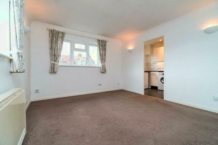 1 Bedroom Flat To Rent In Clarendon Road, Wallington, SM6