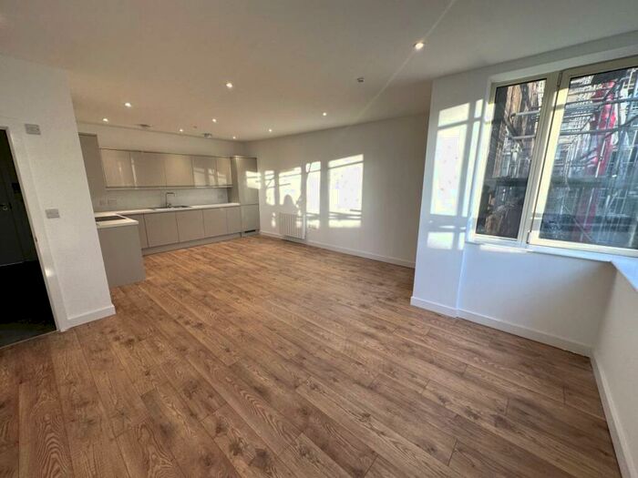 2 Bedroom Flat To Rent In Perrymount Road, Haywards Heath, RH16