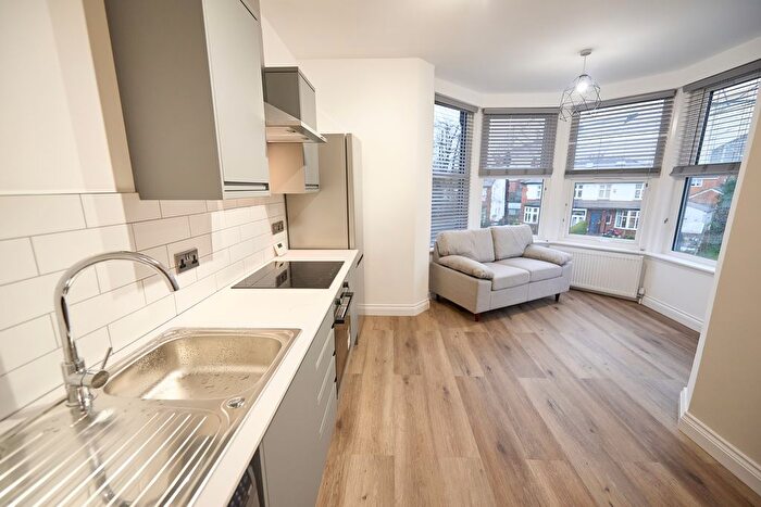 1 Bedroom Flat To Rent In Broomfield Crescent, Headingley, Leeds, LS6