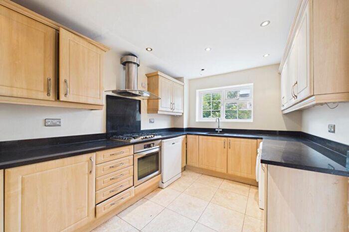 3 Bedroom Detached House To Rent In Longhurst Close, Caversham, Reading, Berkshire, RG4