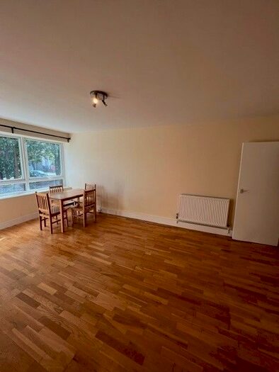 2 Bedroom Flat To Rent In Mayfair Court, Fenwick Road, East Dulwich, SE15