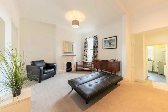 2 Bedroom Flat To Rent In Northfield Avenue, London, W13