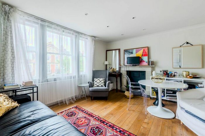 1 Bedroom Flat To Rent In Redcliffe Gardens, Chelsea, London, SW10