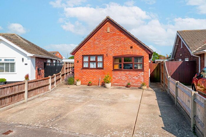 3 Bedroom Detached Bungalow For Sale In The Close, Corton, NR32