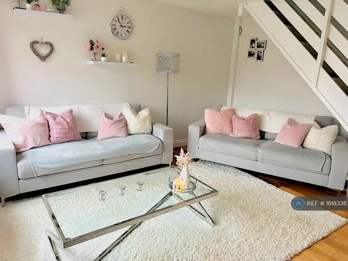 3 Bedroom Terraced House To Rent In Hallsfield, Cricklade, SN6