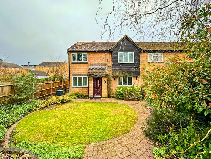 4 Bedroom End Of Terrace House To Rent In Roman Gardens, Kings Langley, WD4