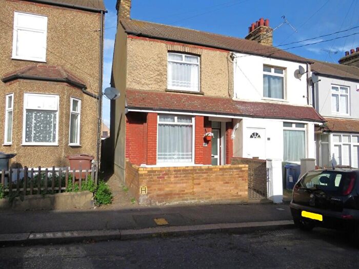 3 Bedroom End Of Terrace House For Sale In Rosedale Road, Little Thurrock, Grays, Essex, RM17