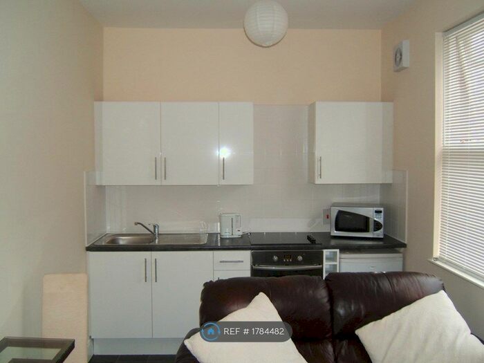 1 Bedroom Flat To Rent In Cowlishaw Road, Sheffield, S11