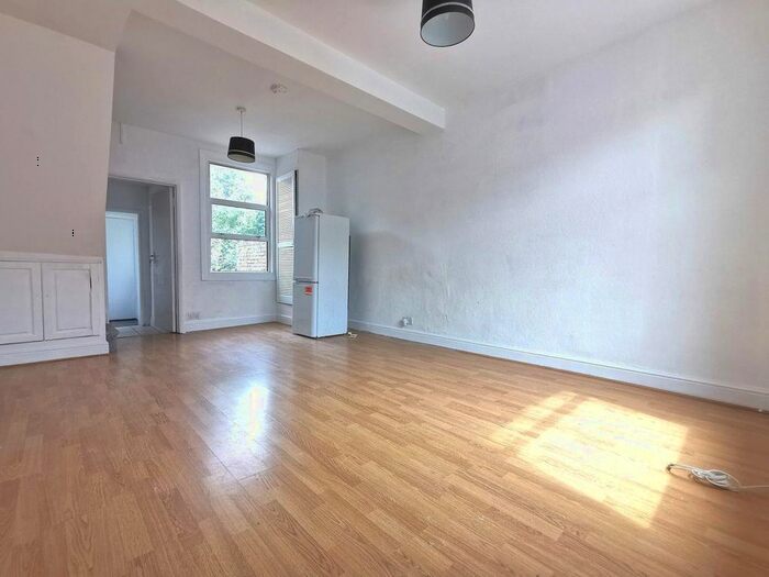 2 Bedroom Flat To Rent In Elsham Road, Kensington, W14