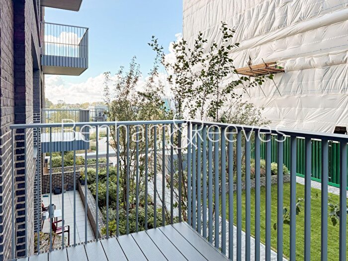 1 Bedroom Flat To Rent In Viola House, Greenleaf Walk, UB1