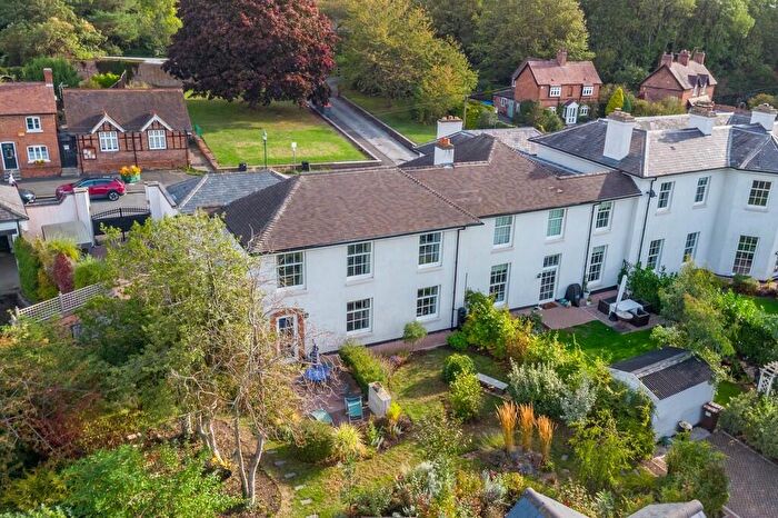 4 Bedroom Semi-Detached House For Sale In Village Road, Clifton Village, NG11
