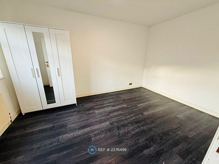 5 Bedroom End Of Terrace House To Rent In Athelstone Road, Harrow, HA3