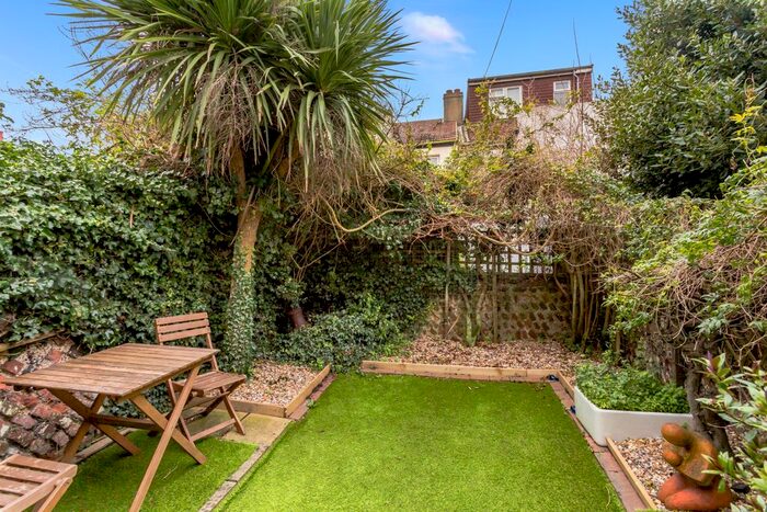 1 Bedroom Flat To Rent In Montgomery Street, Hove, BN3