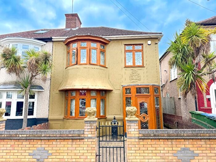 3 Bedroom Semi-Detached House For Sale In Verdun Road, Plumstead, London, SE18