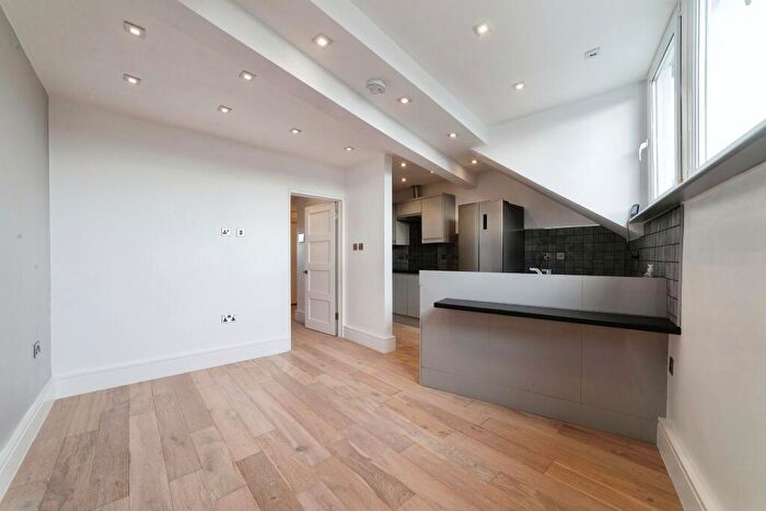 1 Bedroom Apartment To Rent In Cann Hall Road, Leyton, E11