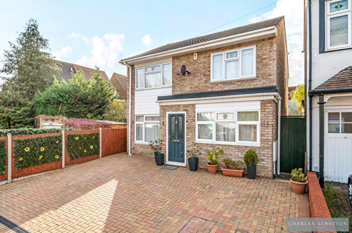 3 Bedroom Detached House For Sale In Erroll Road, Romford, RM1