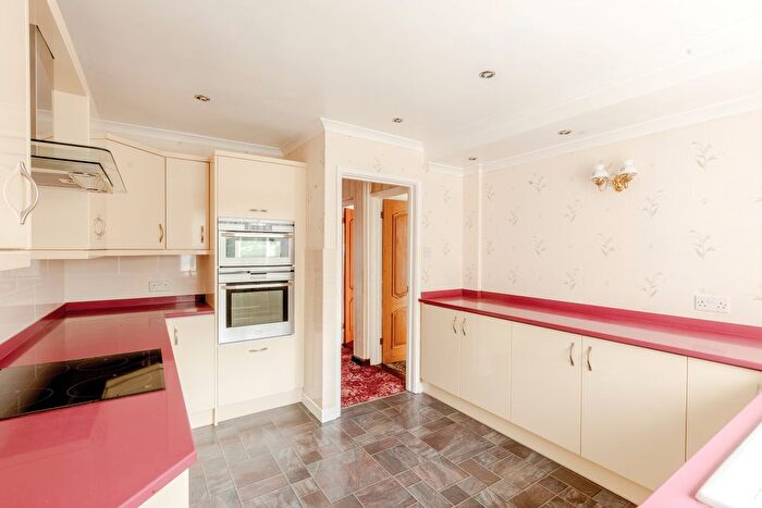 3 Bedroom Semi-Detached House For Sale In Woodside Road, Downend, BS16