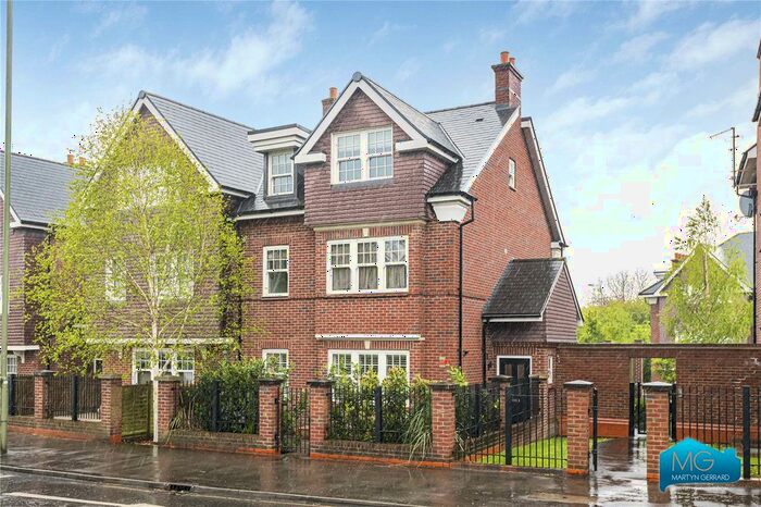 4 Bedroom Semi-Detached House To Rent In Bunns Lane, Mill Hill, London, NW7