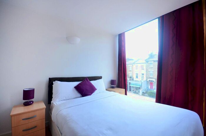 2 Bedroom Flat To Rent In Brook Green, Hammersmith, London, W14