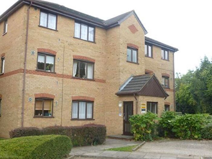 1 Bedroom Flat To Rent In Woodfield Close, London, EN1