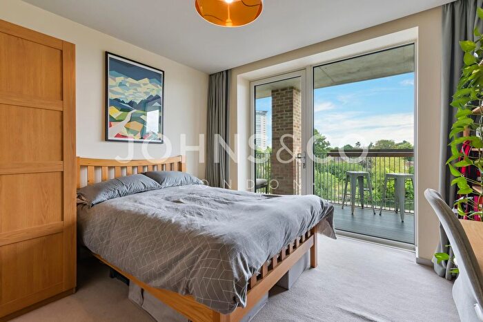 2 Bedroom Flat To Rent In Copland Court, Brentford Lock West, Brentford, TW8