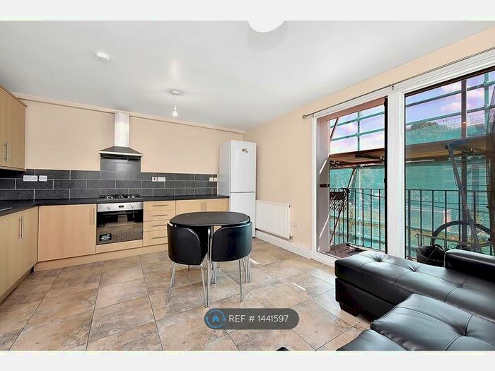 4 Bedroom Maisonette To Rent In Manor Estate, London, SE16