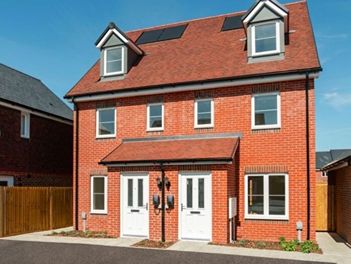 3 Bedroom Semi-Detached House For Sale In New Road, Swanmore, Southampton, Hampshire, SO32