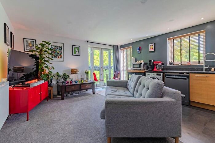 2 Bedroom Flat For Sale In Pavilion Close, Leicester, LE2