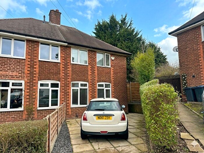 3 Bedroom Semi Detached House For Sale In Colyns Grove, Birmingham, West Midlands, B33