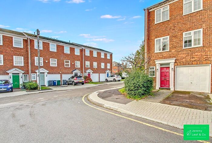 3 Bedroom End Terrace House For Sale In Ashburnham Close, London, N2