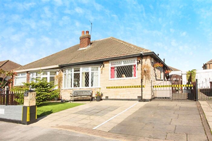 2 Bedroom Semi-Detached Bungalow For Sale In Lulworth Avenue, Leeds, LS15