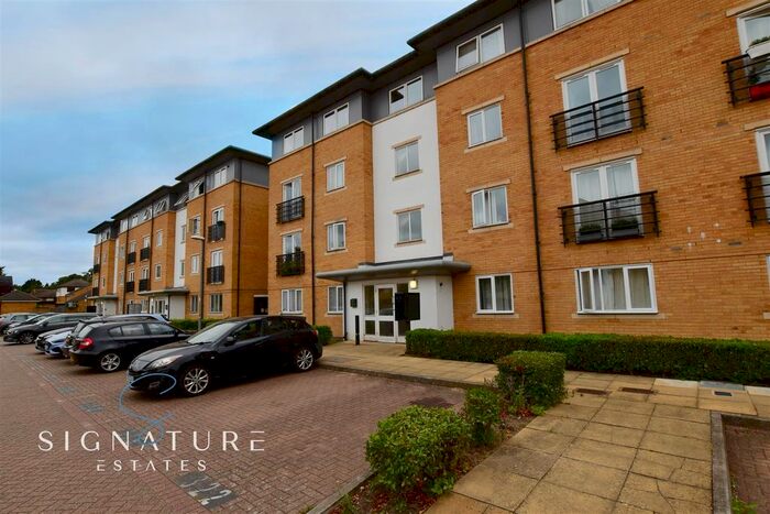 2 Bedroom Flat To Rent In Ovaltine Drive, Kings Langley, WD4