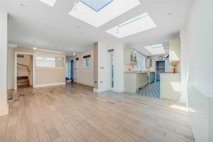 3 Bedroom Detached House To Rent In Bovingdon Road, Fulham, London, SW6