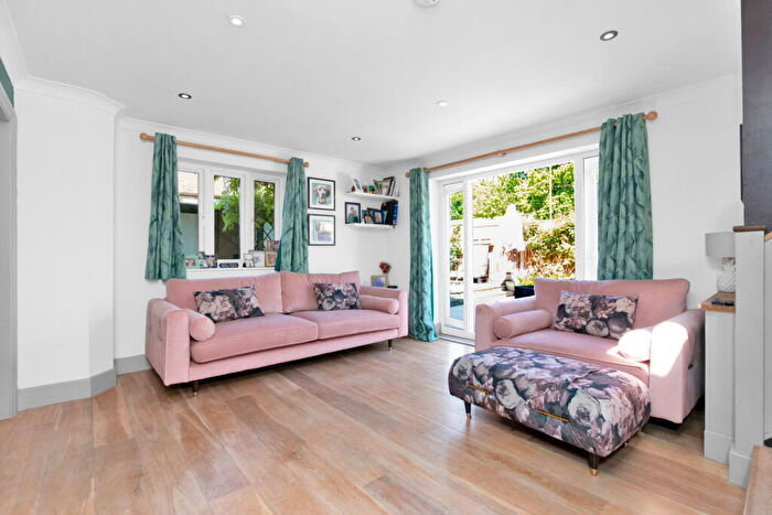 3 Bedroom Detached House For Sale In Alma Road, Bordon, GU35