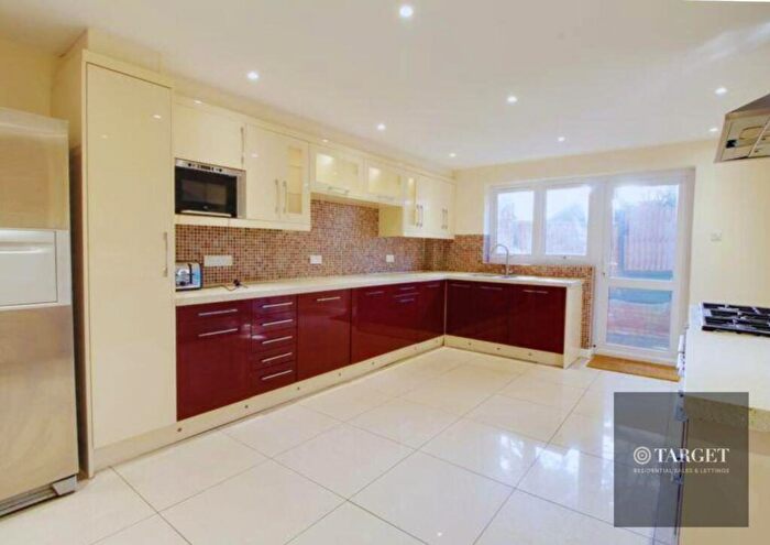 6 Bedroom House To Rent In Acorn Lane, EN6