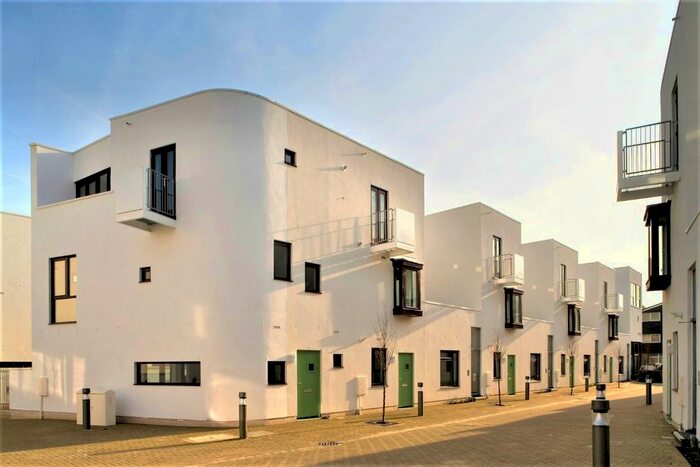 2 Bedroom Flat To Rent In Eden Way, Victoria Park, Bow, E3