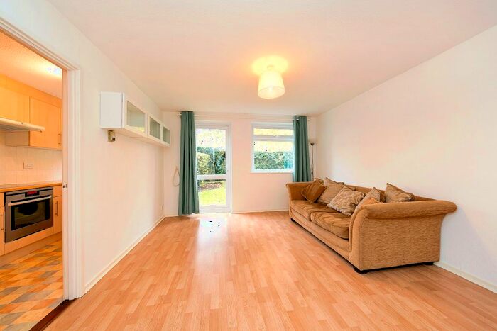 1 Bedroom Flat To Rent In Harrowdene Gardens, Teddington, TW11