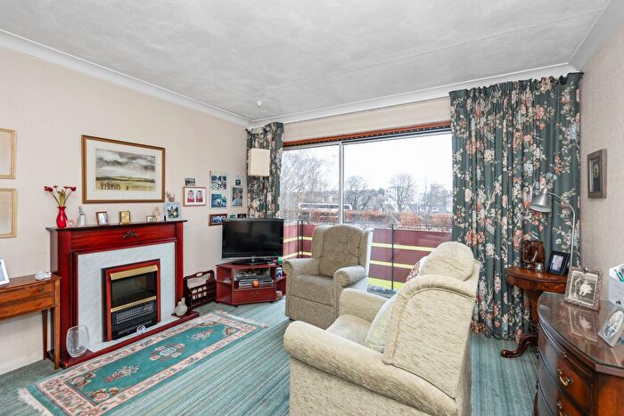2 Bedroom Flat For Sale In / West Craigs Crescent, Edinburgh, EH12