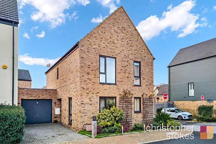 4 Bedroom Link Detached House For Sale In Markwick Avenue, Cheshunt, Hertfordshire, EN8