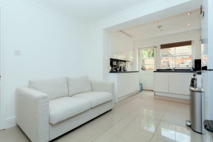 1 Bedroom Apartment To Rent In Tomlins Grove, London, E3
