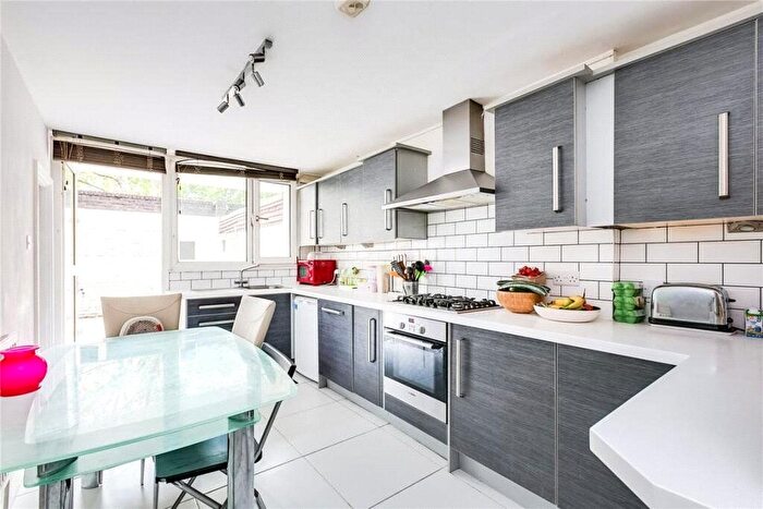 3 Bedroom Flat To Rent In Finborough Road, London, SW10